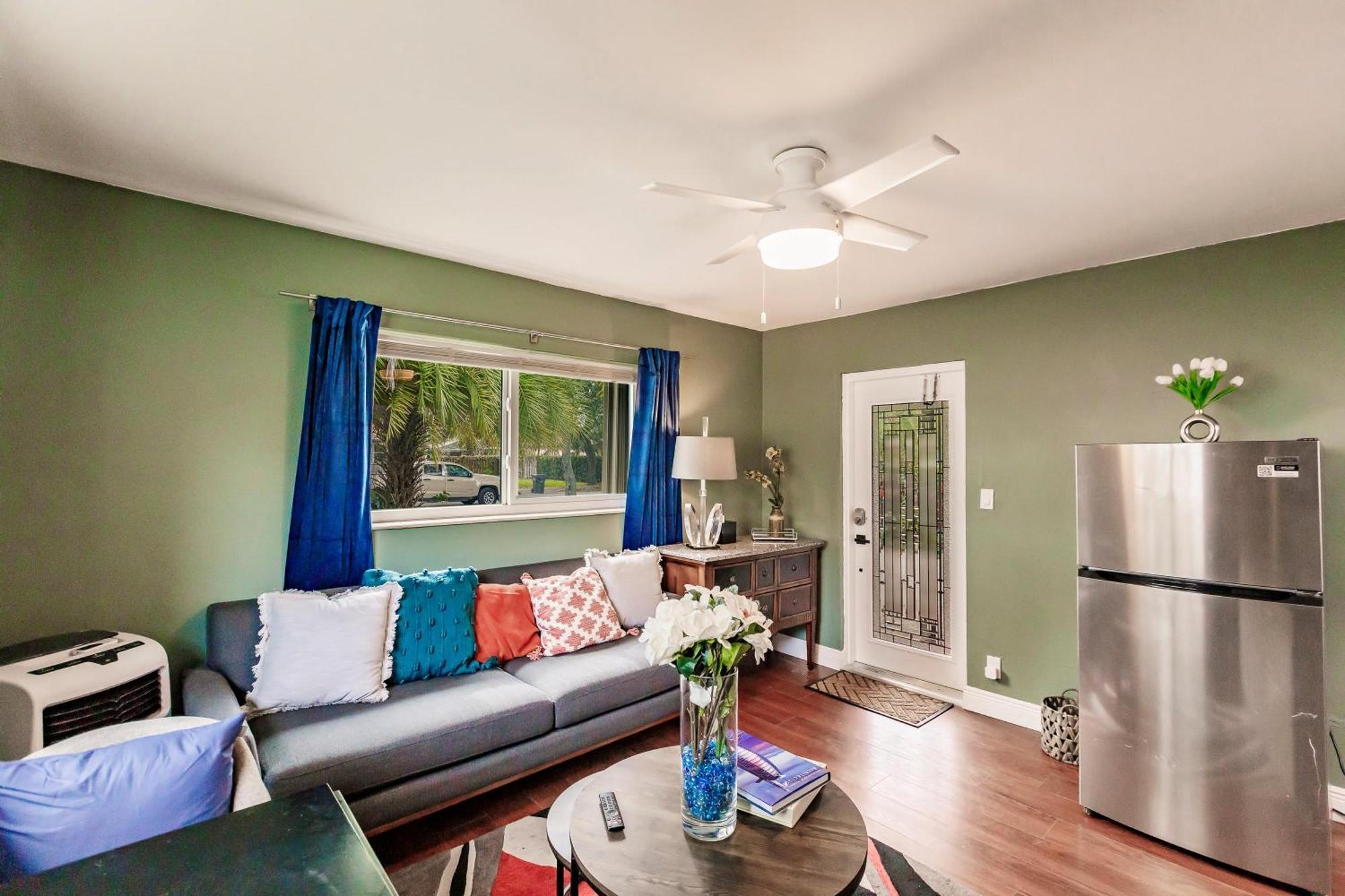 Bnb Hyperion - Updated 1B1B Hideaway - Sleeps 3 Hollywood Exterior photo
