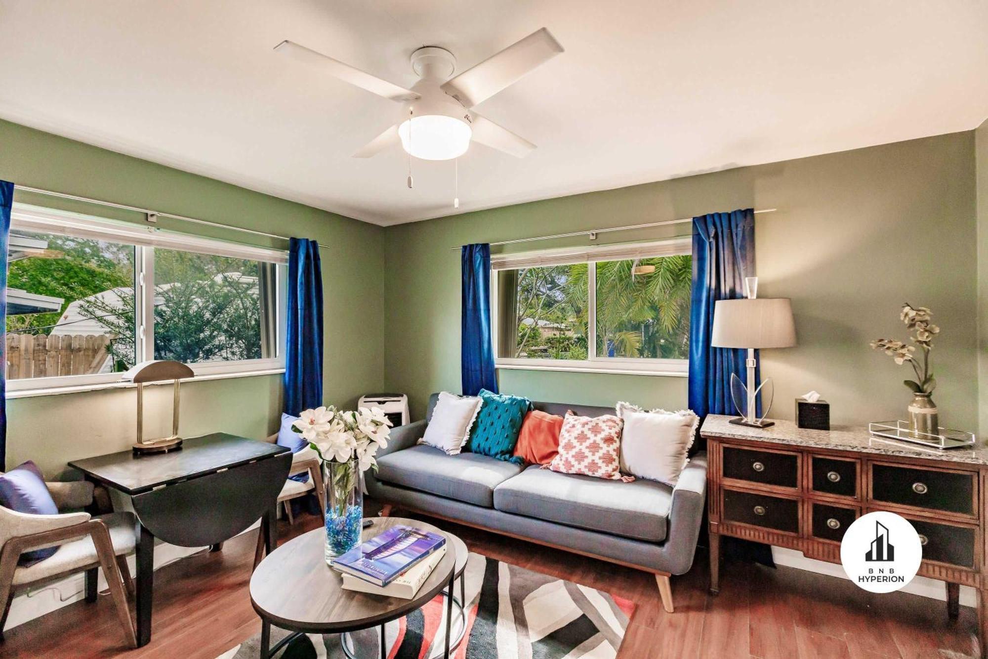Bnb Hyperion - Updated 1B1B Hideaway - Sleeps 3 Hollywood Exterior photo